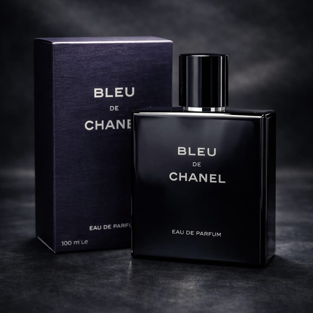 Chanel de bleu.